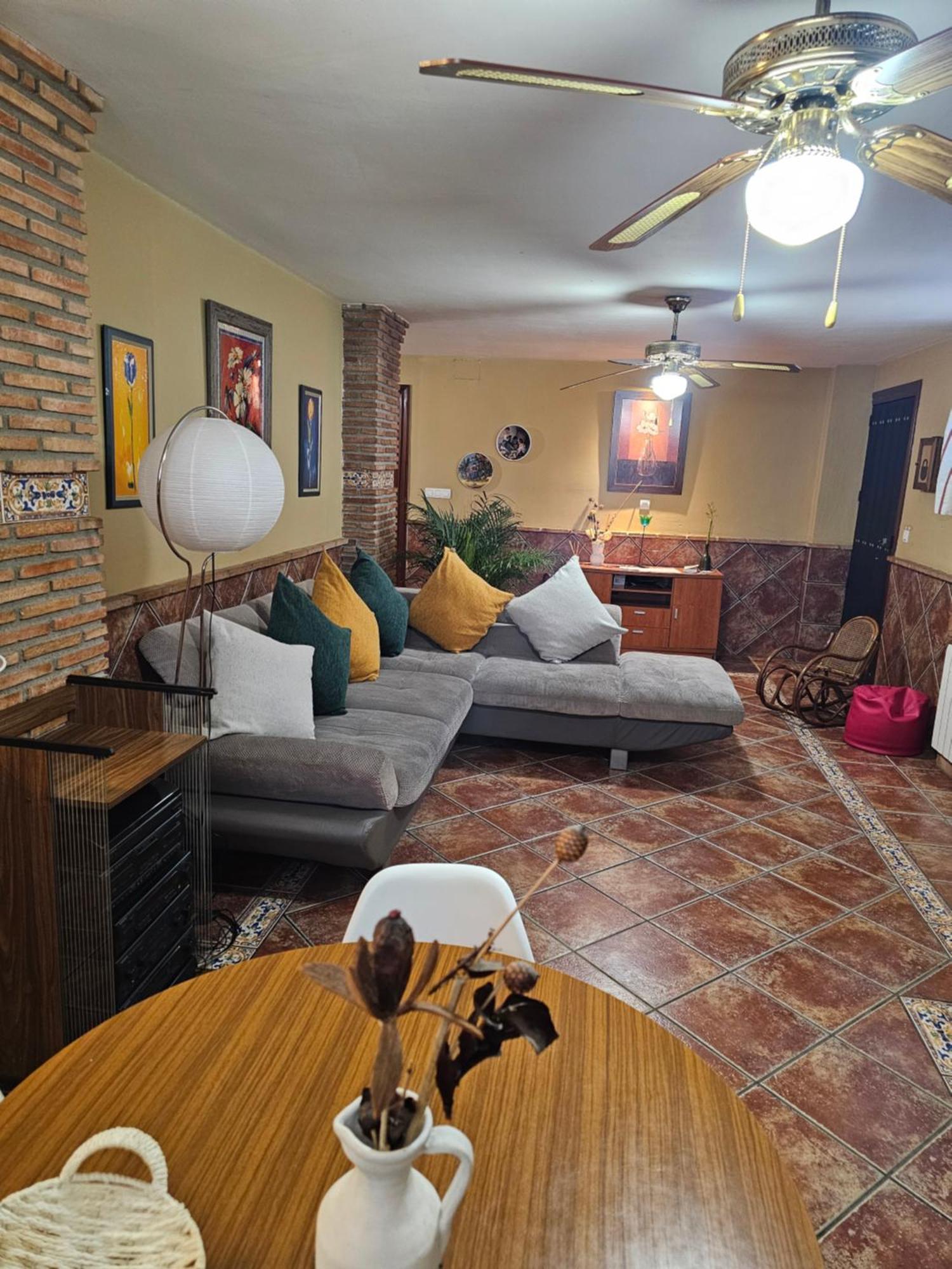 Apto-En El Bajo De La Casa-Estilo Rustico En 迪拉尔 外观 照片